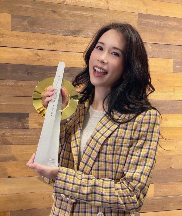 莫文蔚结婚 11 周年！与冯德伦 8 年情无疾而终，与初恋再续前缘