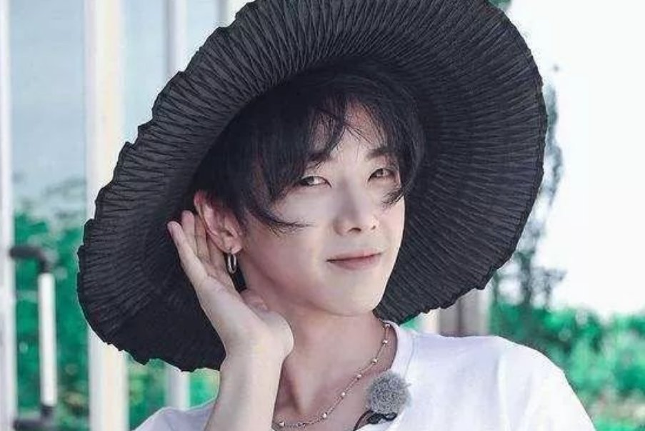 华晨宇包场《我和我的父辈》，他这么做是对谁的一种支持？