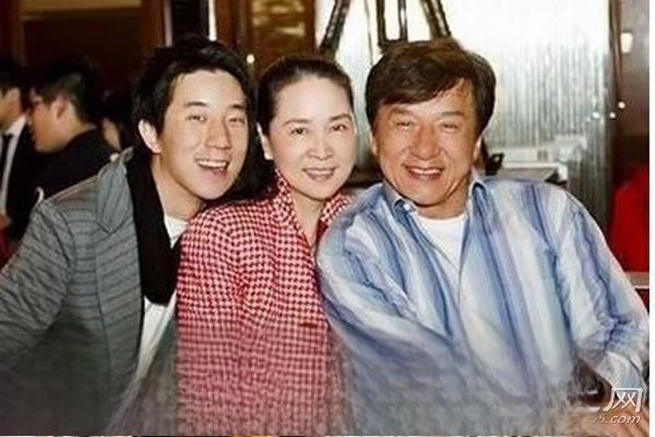 林凤娇与成龙感情史 为什么只生一个还那么能忍