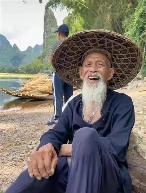 中国最爱笑的老爷爷,20元人民币背后的男人,他走了。