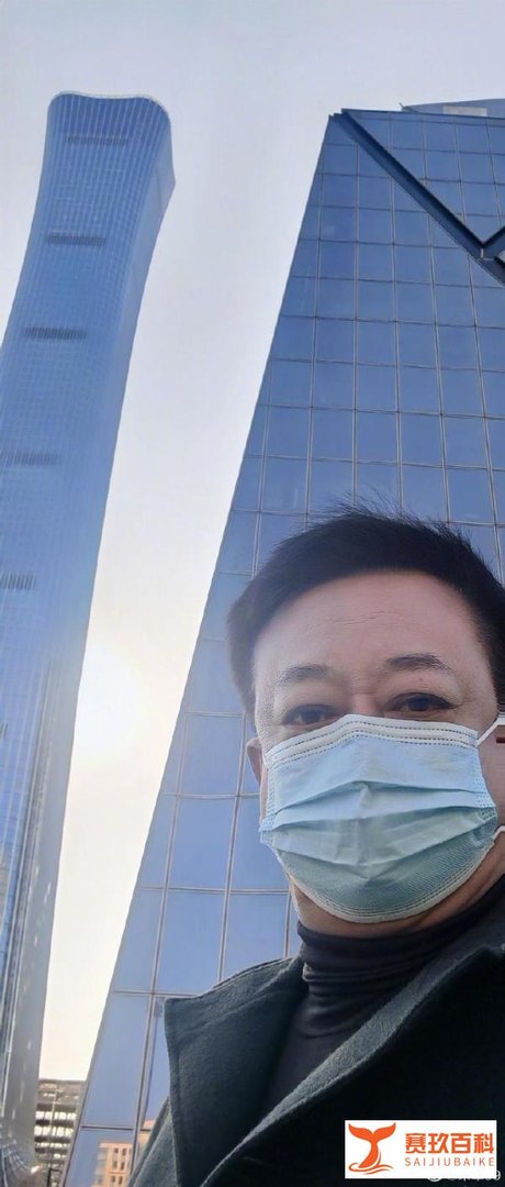 朱军正式宣布回到央视上班！路边晒自拍庆祝回归，或将有望春晚见
