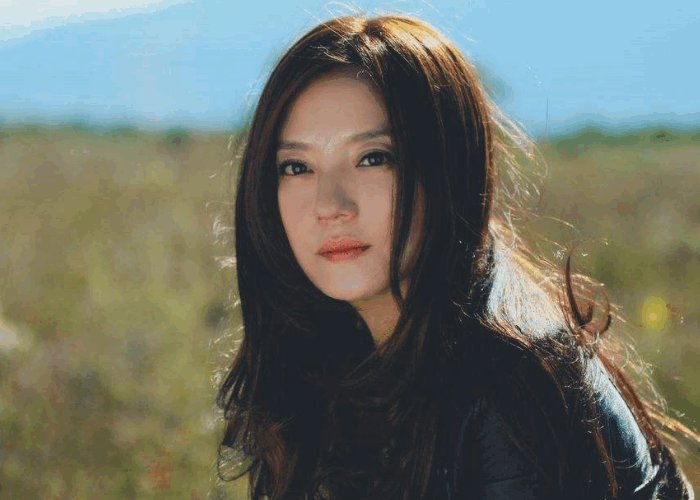 赵薇是怎么跟现任老公结婚的，他们是怎么相识的？