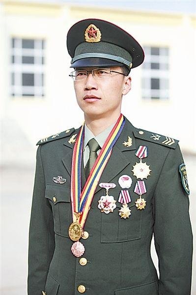 三级军士长能干到什么时候退休?