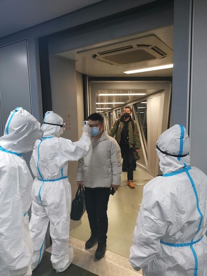 广州近三天已转运3.1万人，当地疫情为何又突然严峻？