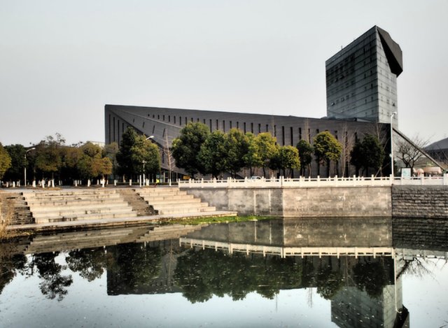 武汉大学和南京大学谁更强?什么样的学生适合报考?