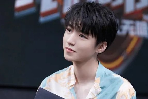 王俊凯谈遇私生经历,家门口30多人蹲守录音,对他的生活造成了什么影响?