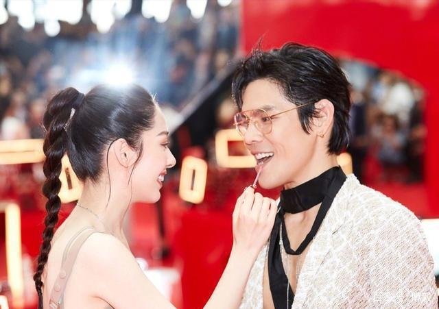 郭碧婷和冯绍峰曾夜宿3日,赵丽颖成替罪羊,向太沦为工具人了吗?