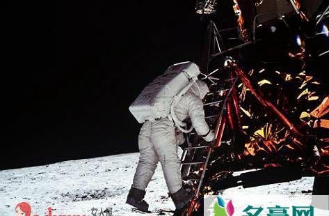 宇航员太空拍摄到浮尸真的吗，太空浮尸难道会产生外星物种